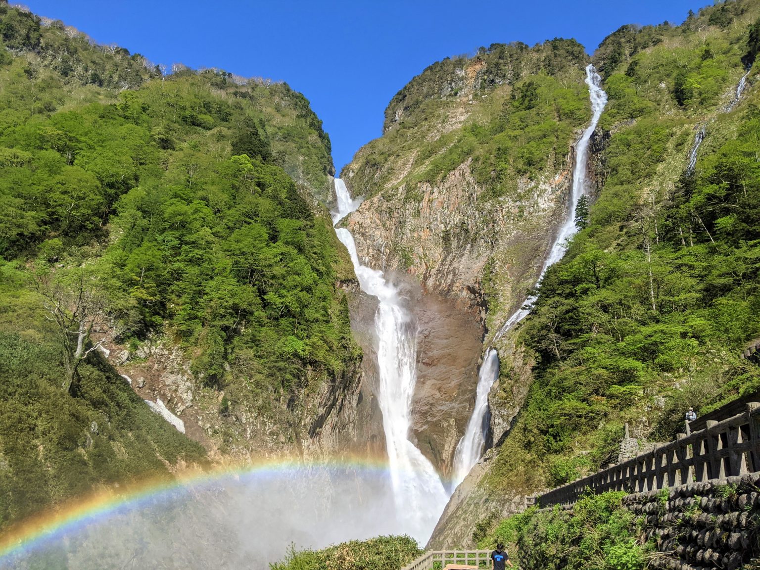 「称名滝・ハンノキ滝」は日本一の滝の絶景!観光情報ほか